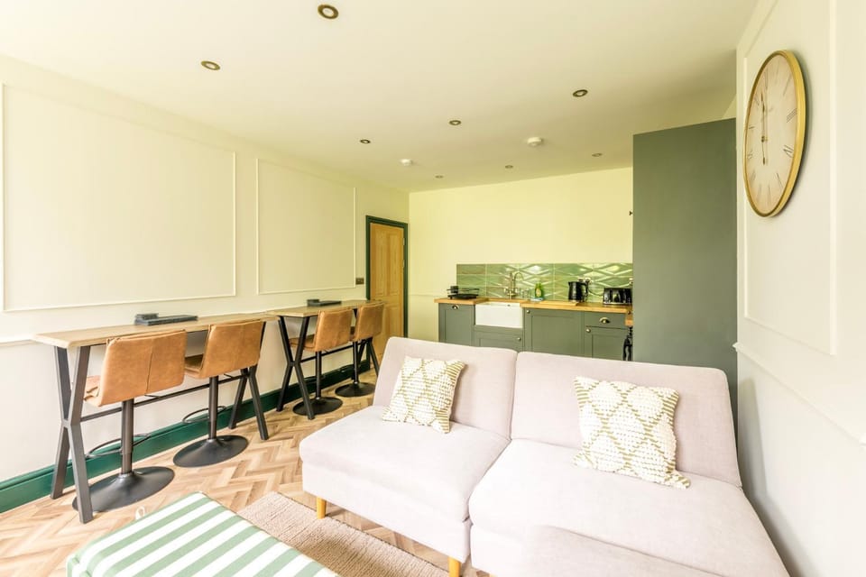 Caledonia Place with Free Permit Parking by Prescott Apartments Apartment in Bristol