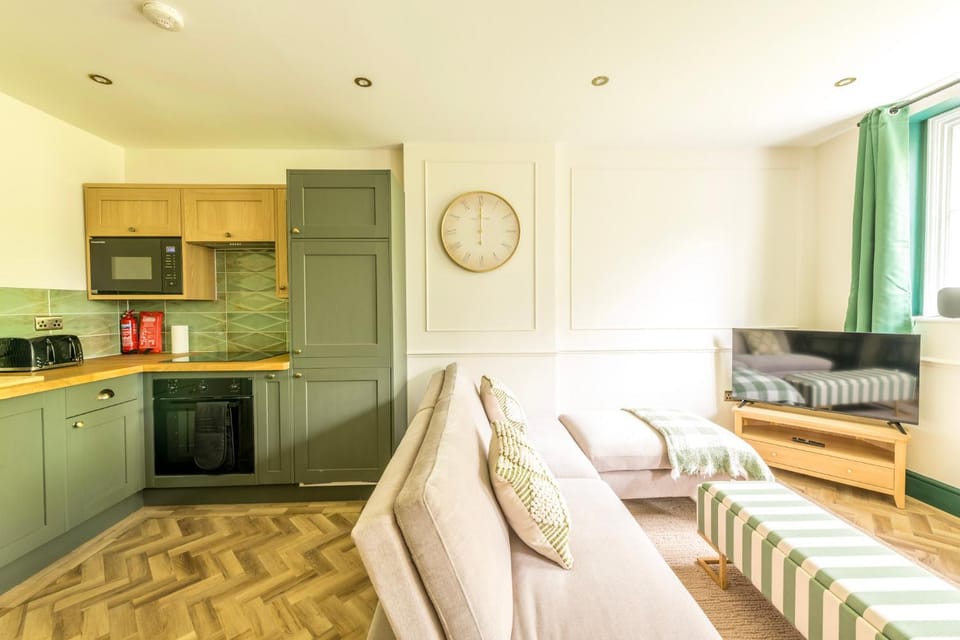 Caledonia Place with Free Permit Parking by Prescott Apartments Apartment in Bristol