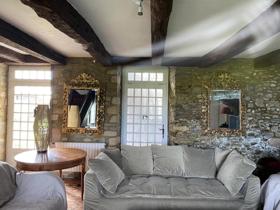 Le presbytère et sa piscine chauffée House in Brittany