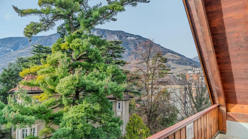 Spring, Day, Natural landscape, View (from property/room), Balcony/Terrace, Mountain view