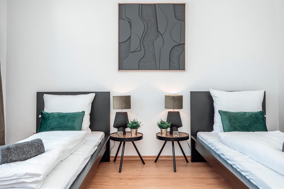 SpaceStays Krefeld Zentrum Apartment For 4 WIFI Kitchen Apartment in Krefeld