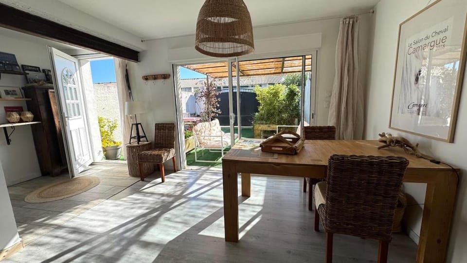 Maison avec terrasse proche piste cyclable et remparts House in Le Grau-du-Roi