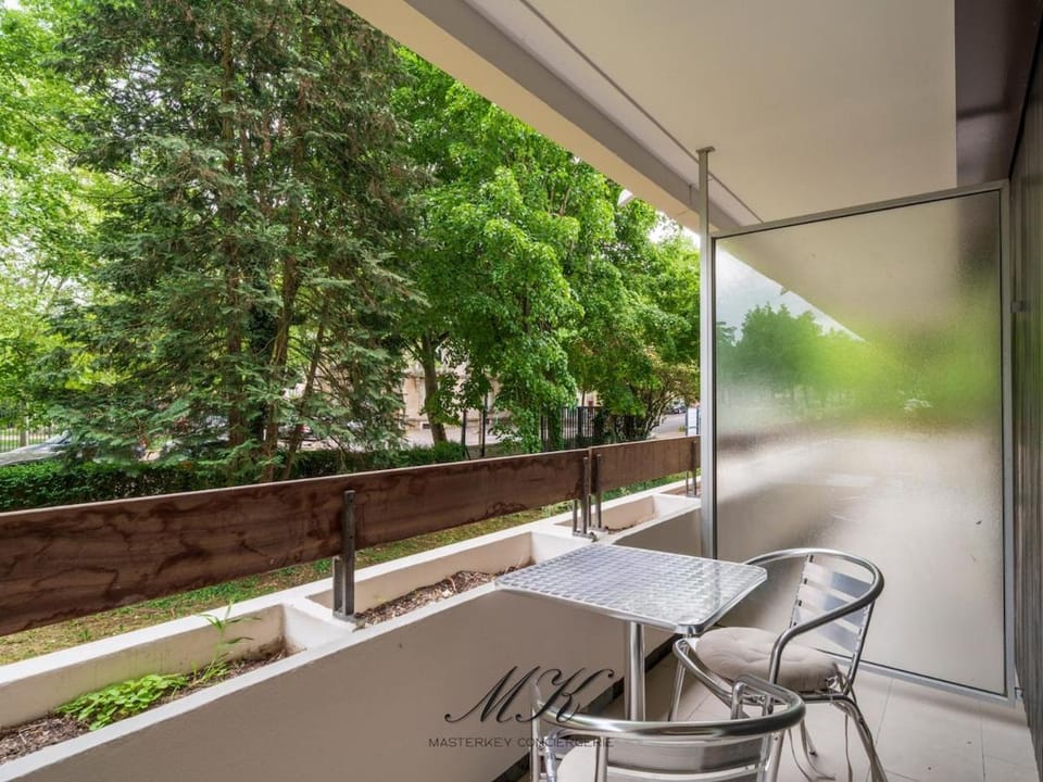 Le Charmille Balcon face aux Arbres Charlemagne Apartment in Nancy