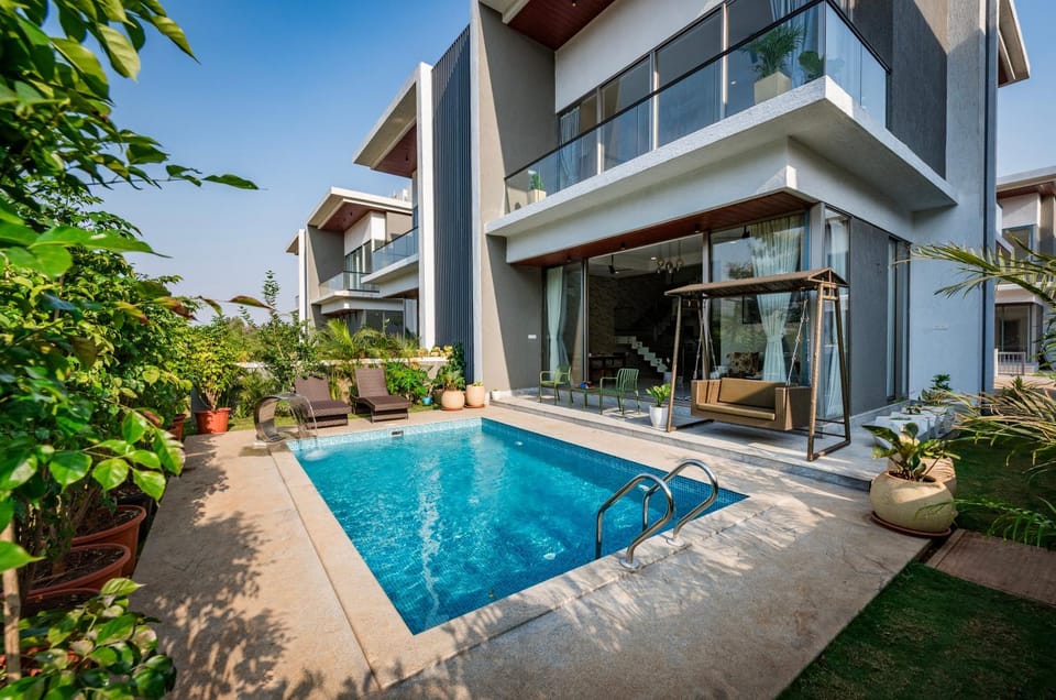 Property building, Swimming pool