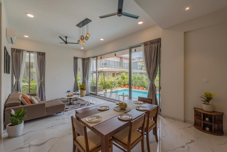 Living room, Seating area, Dining area, air conditioner