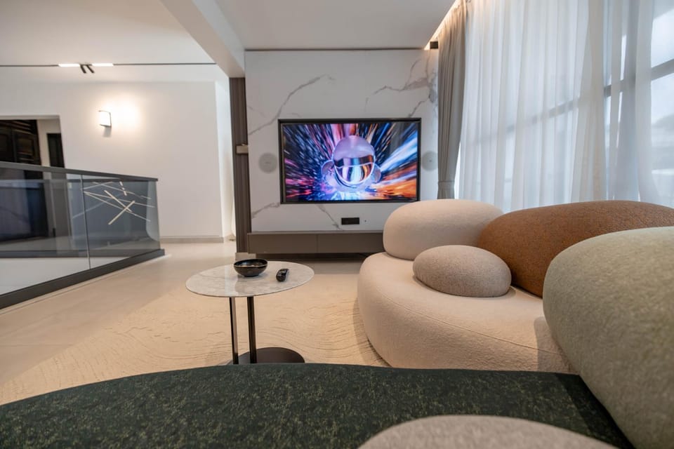 Communal lounge/ TV room, TV and multimedia, Living room, Seating area, Evening entertainment
