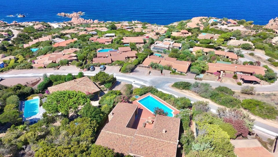 Neighbourhood, Bird's eye view