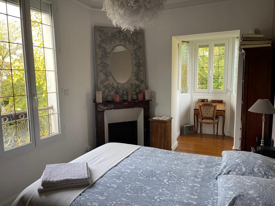 La Maison du Bonheur Villa in Noisy-le-Grand