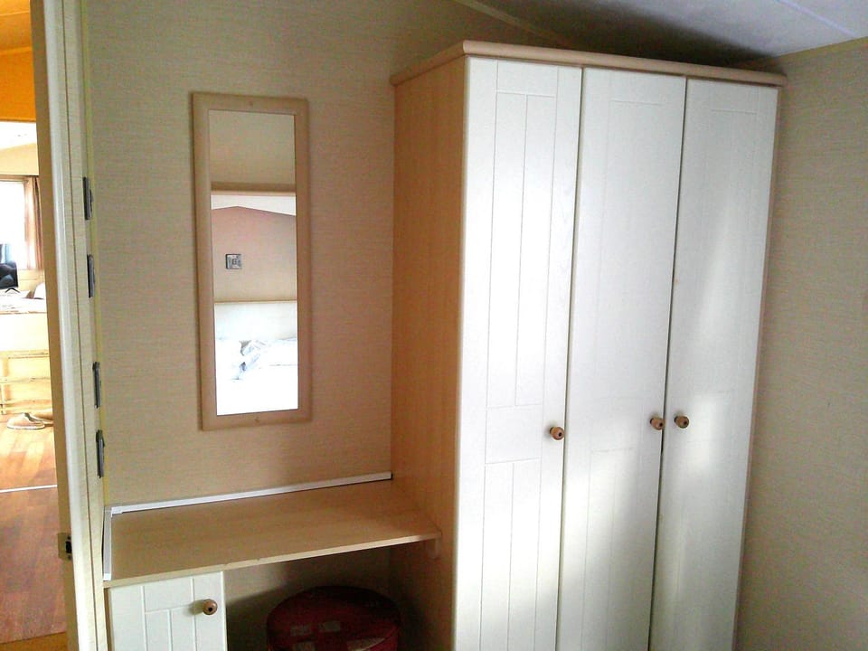 Bedroom, wardrobe