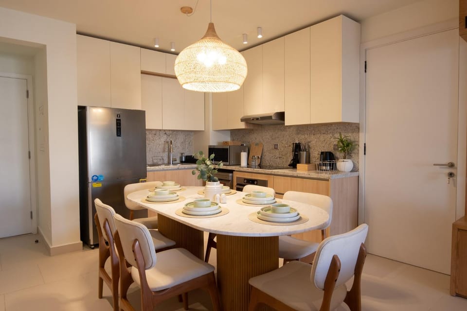 Kitchen or kitchenette, Dining area