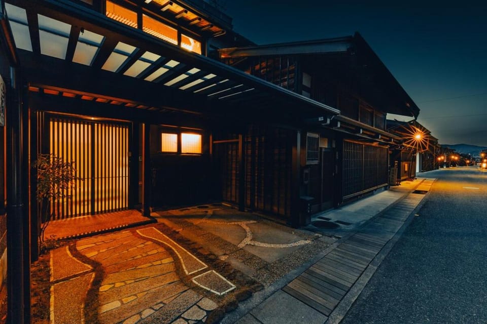 まるで歴史ある町並に迷い込んだ可能ような時間が流れ町並保存地区で特別なひと時をお過ごしください Apartment in Takayama