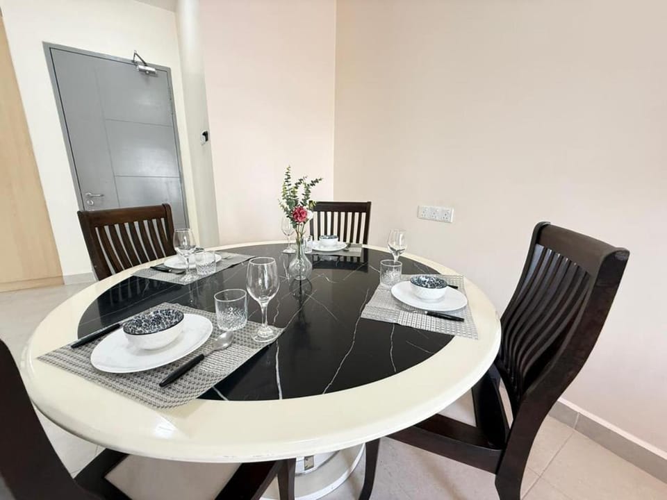 Comfort Manjalara 3 room 3-11 pax 15 min to KLCC Apartment in Petaling Jaya