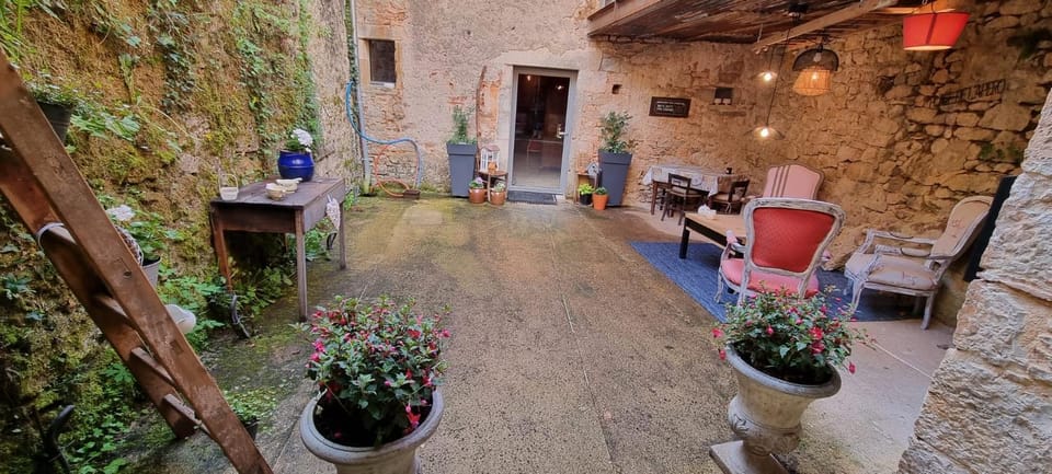 Suite de charme à proximité de la véloroute Bed and Breakfast in Occitanie