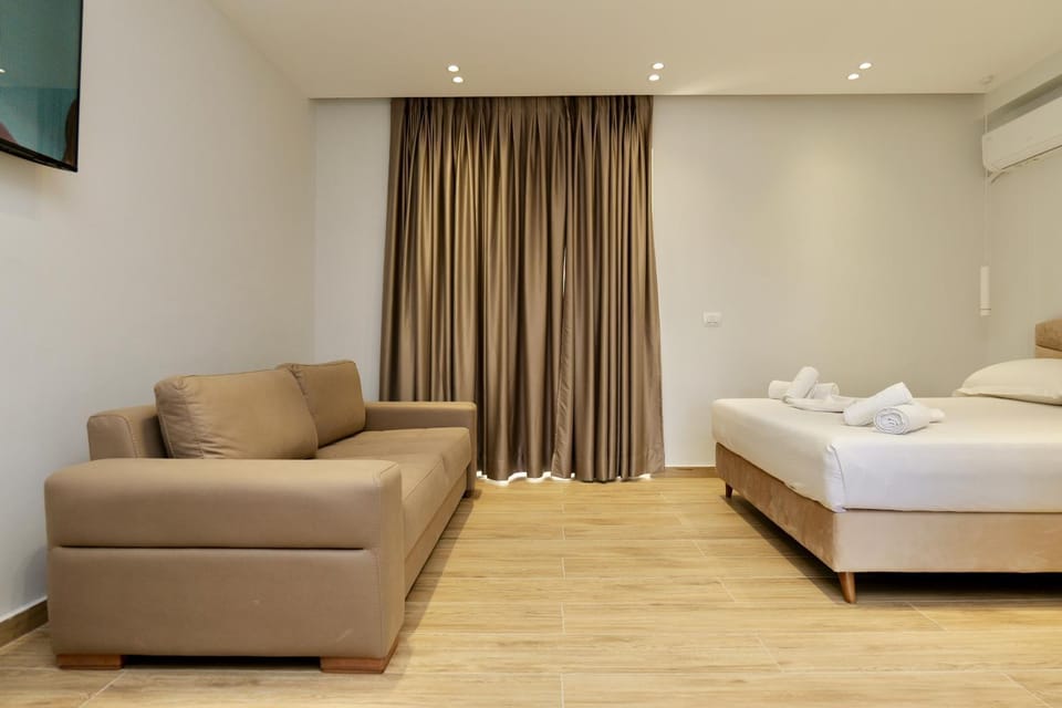 Bed, Seating area