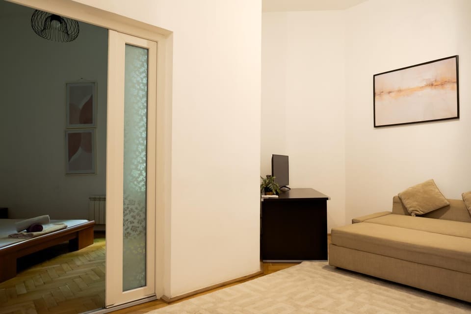 Ultra Central 3Bedroom Apartment with Self Check in Apartment in Bucharest