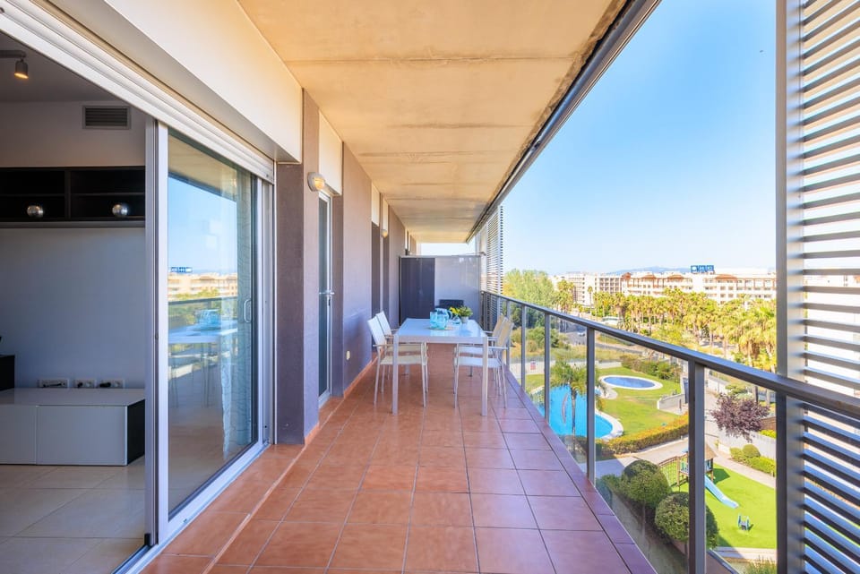 UHC Paradise Village Family Complex Superior Apartment in Salou
