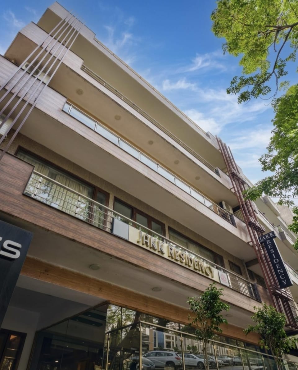 Property building, Facade/entrance, Day