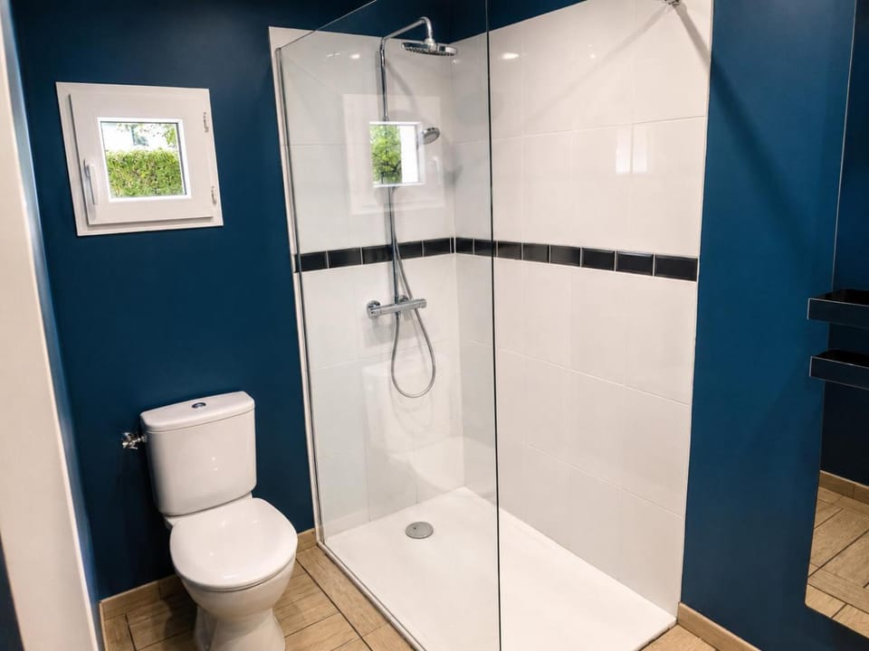 The French Hideaway Eymet - One Bedroom Apartment - Twin Or King Bed - Pool & Free Parking House in Eymet