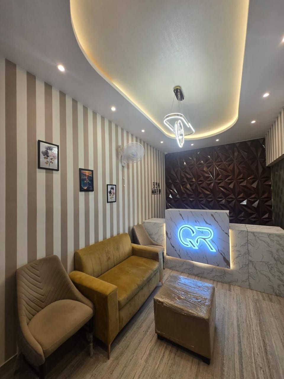 Lobby or reception, Internal: Not applicable to any particular room