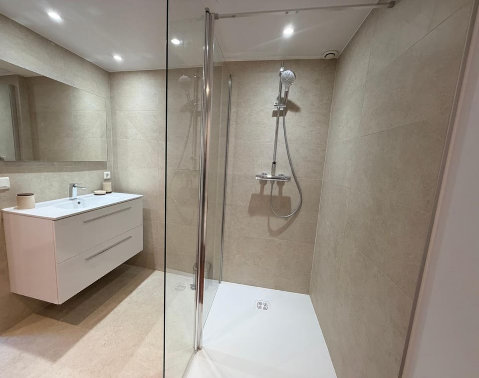 Shower, Bedroom, washing machine, washing machine