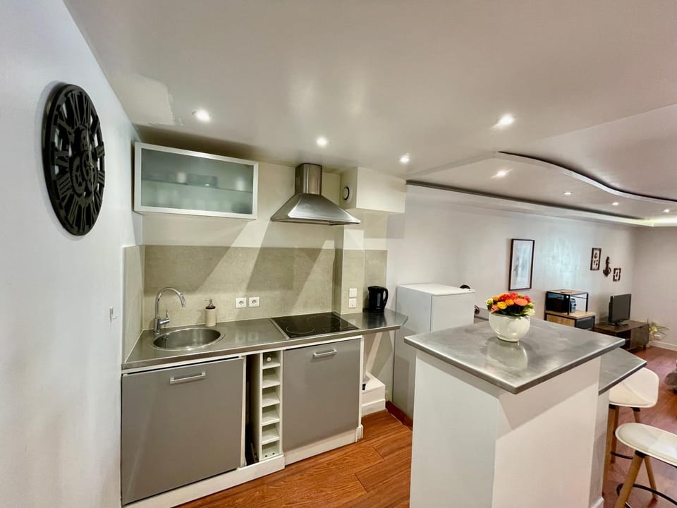 Property building, Entertainment, furniture, hair dryier, storage, toaster, washing machine, kitchen, kitchen