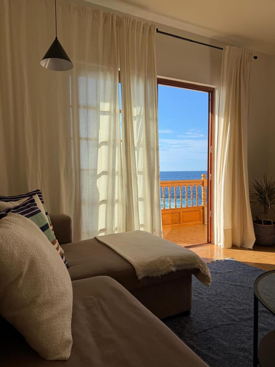 View (from property/room), Balcony/Terrace, Living room, Sea view