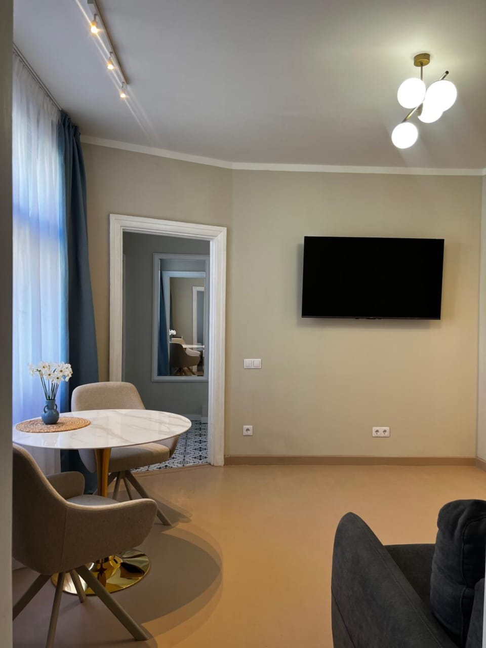 TV and multimedia, Seating area