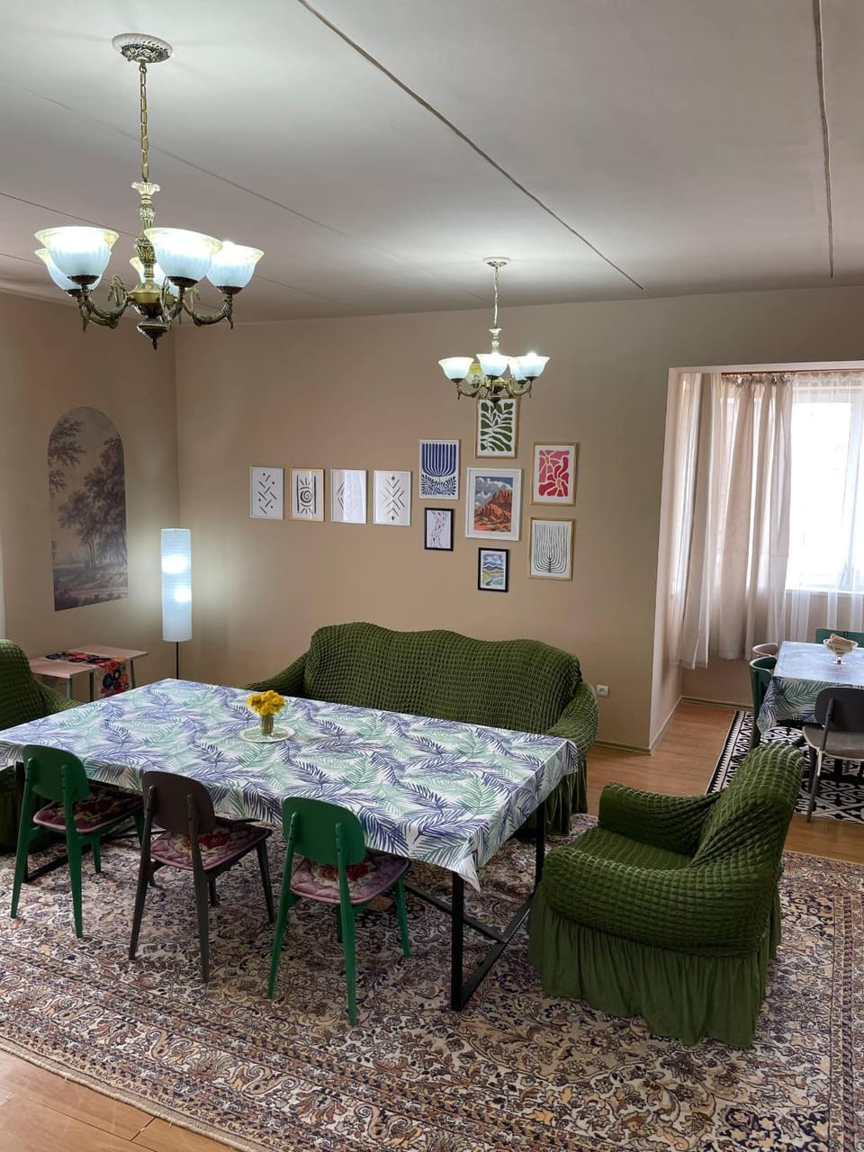 Seating area, Dining area