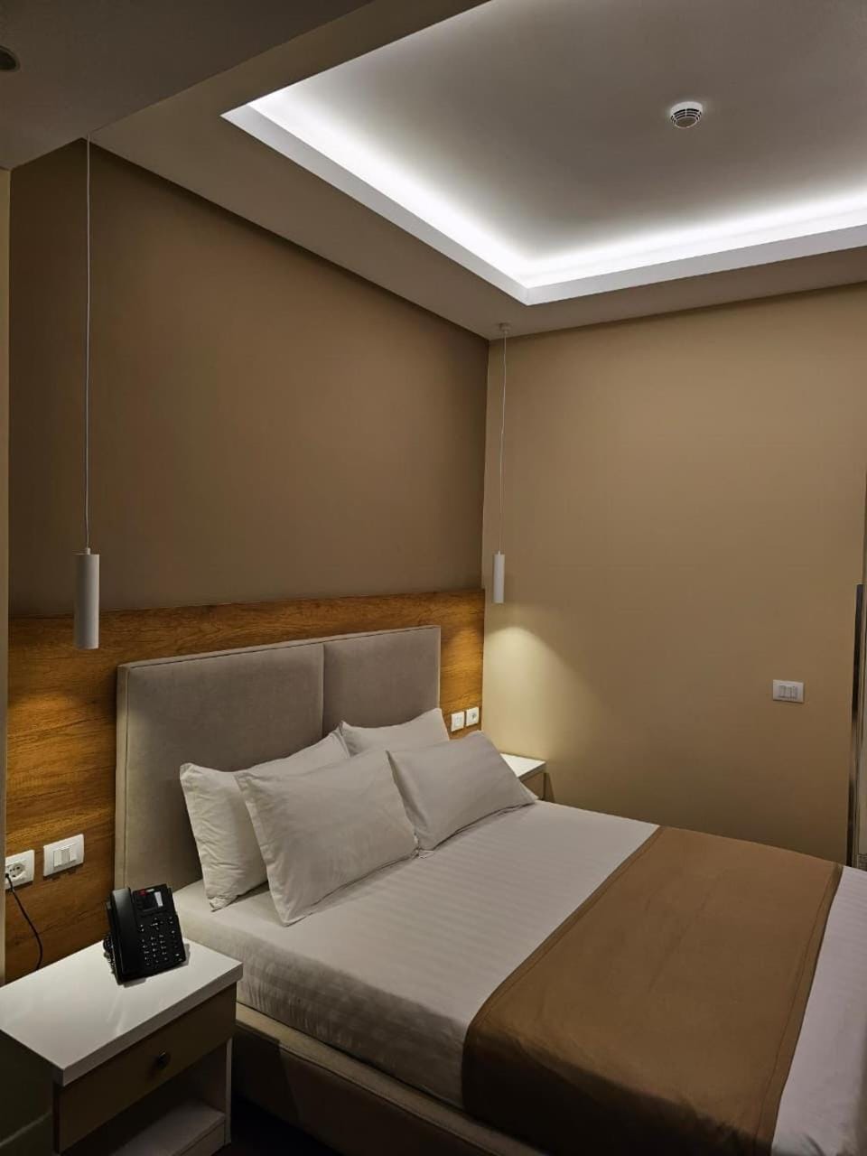 Bed, Living room, Photo of the whole room, Seating area, Bedroom