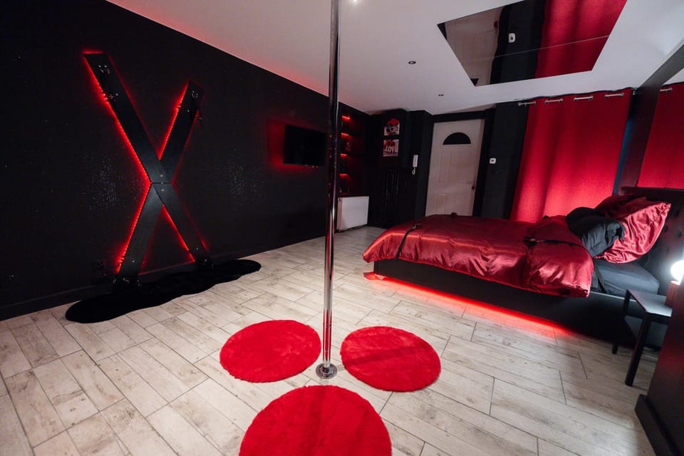 LOVE ROOM - 3 DÉSIRS - Entre Passion, Tentation et Évasion Apartment in Saint-Étienne