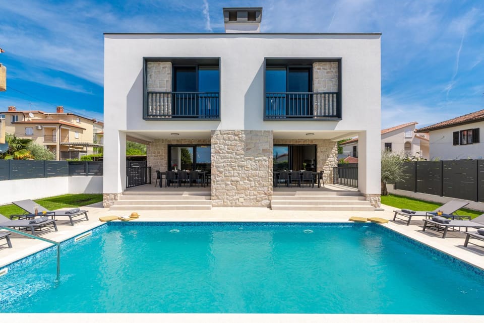 Property building, Swimming pool