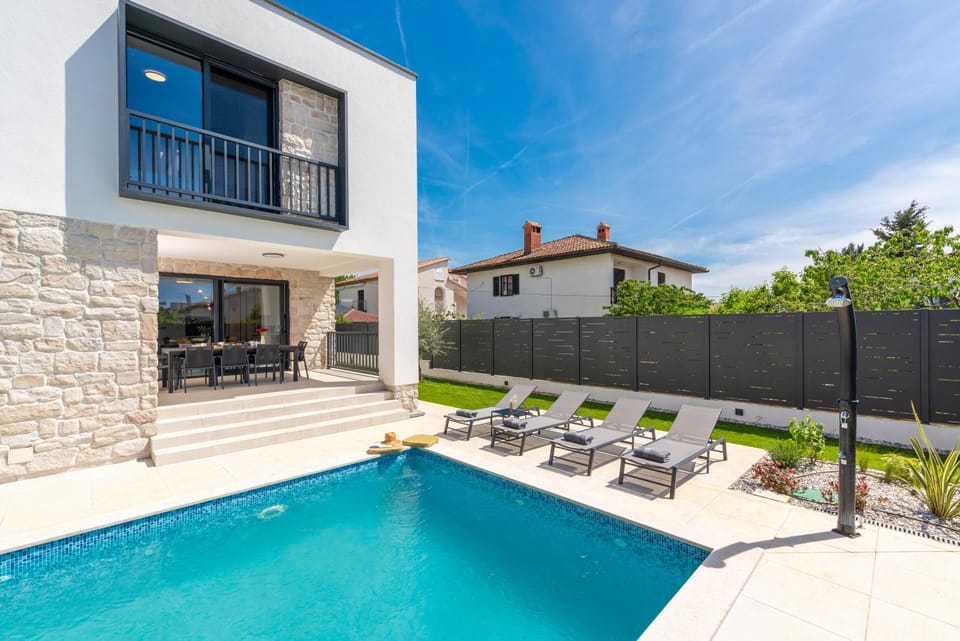 Property building, Swimming pool
