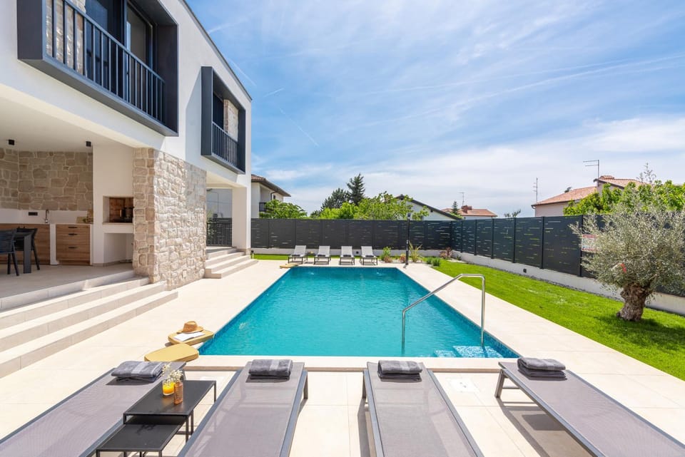 Property building, Swimming pool