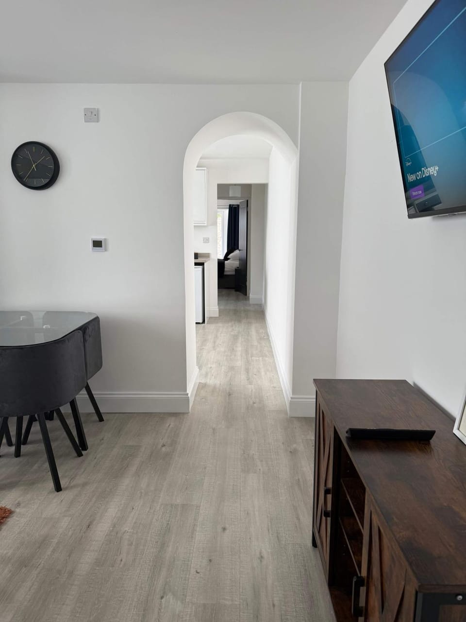 TV and multimedia, Seating area, Dining area