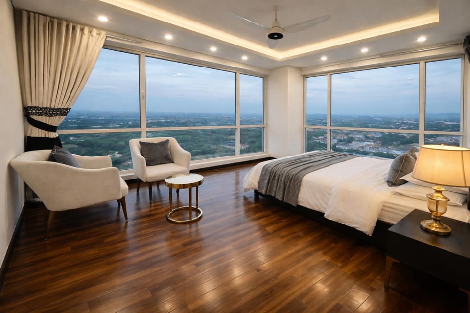 Bed, Living room, Photo of the whole room, Seating area, Bedroom, Mountain view