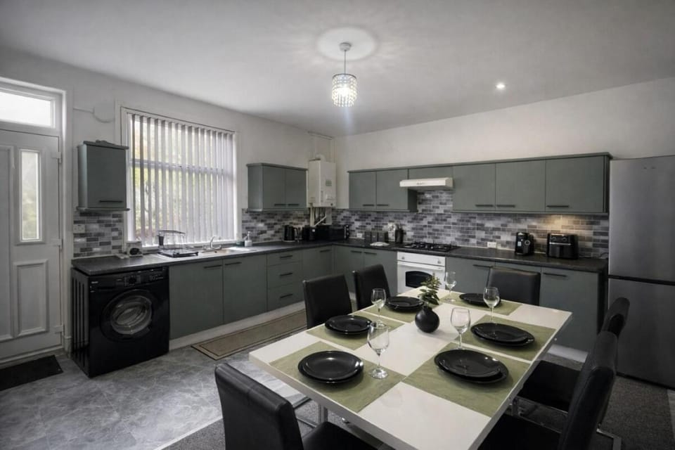 Kitchen or kitchenette, Dining area, stove, toaster