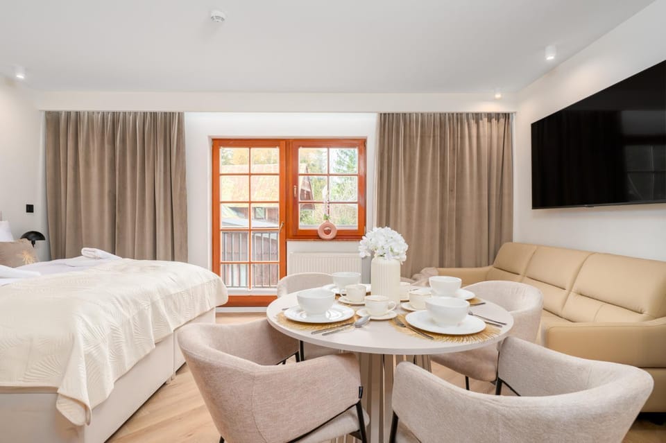 Communal lounge/ TV room, Dining area
