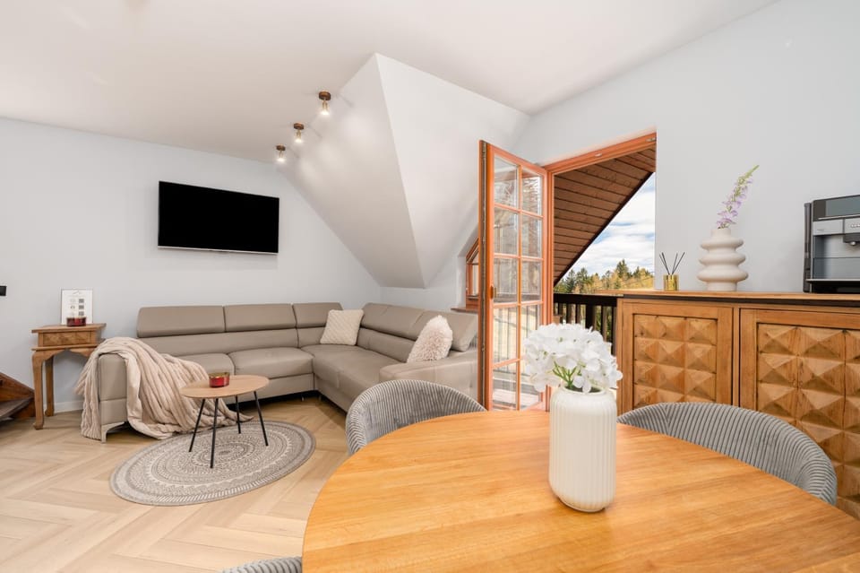 Communal lounge/ TV room, TV and multimedia, Living room