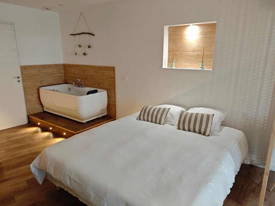 Bed, Hot Tub
