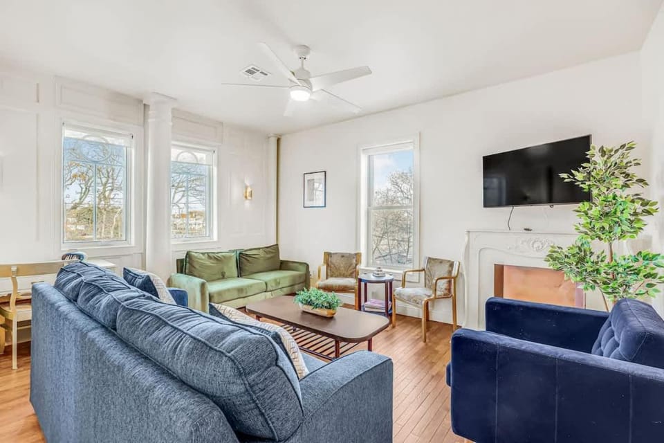 Spacious 4BR Duplex - 5 Blks 2 Beach - Badges Incl Apartment in Asbury Park