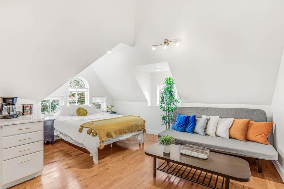 Spacious 4BR Duplex - 5 Blks 2 Beach - Badges Incl Apartment in Asbury Park