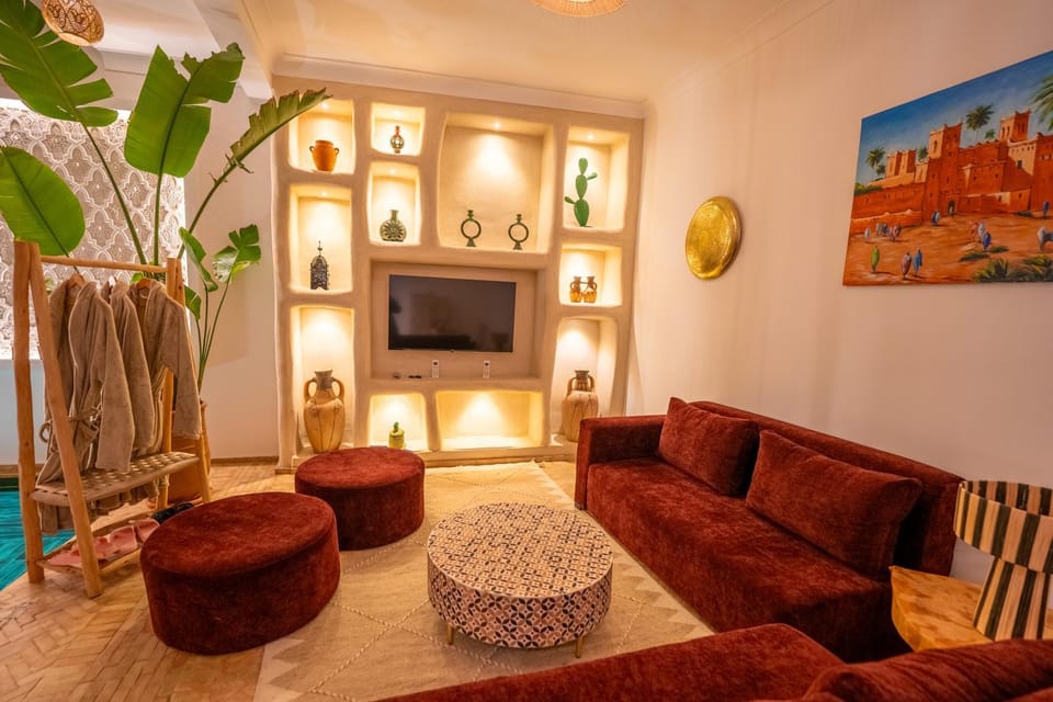 Riad de Luxe Privé avec piscine, 2 terrasses & Petit Déjeuner inclus Riad in Marrakesh