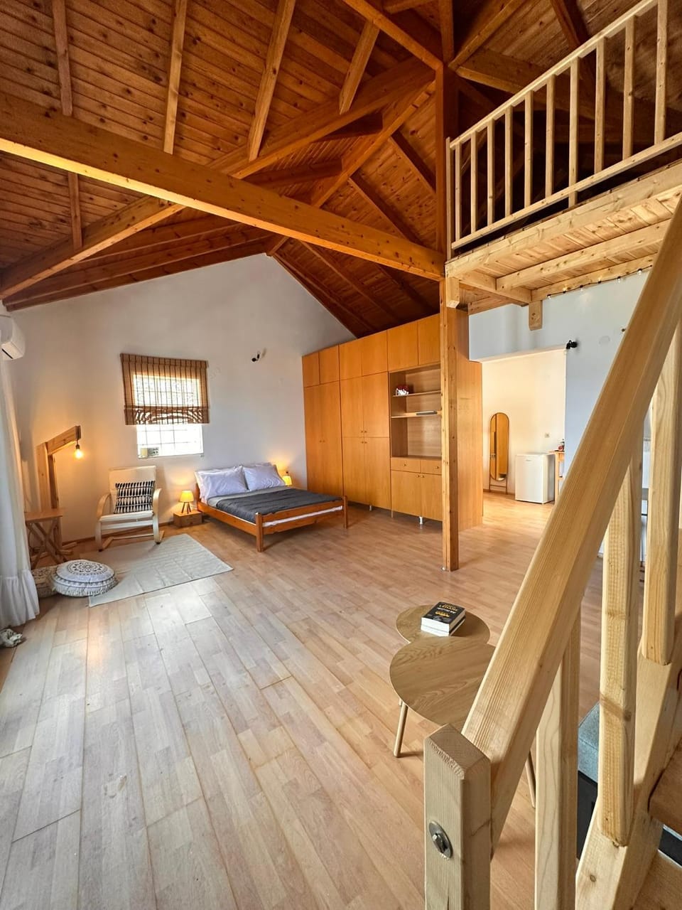 Bed, Living room, Photo of the whole room, Seating area, Bedroom