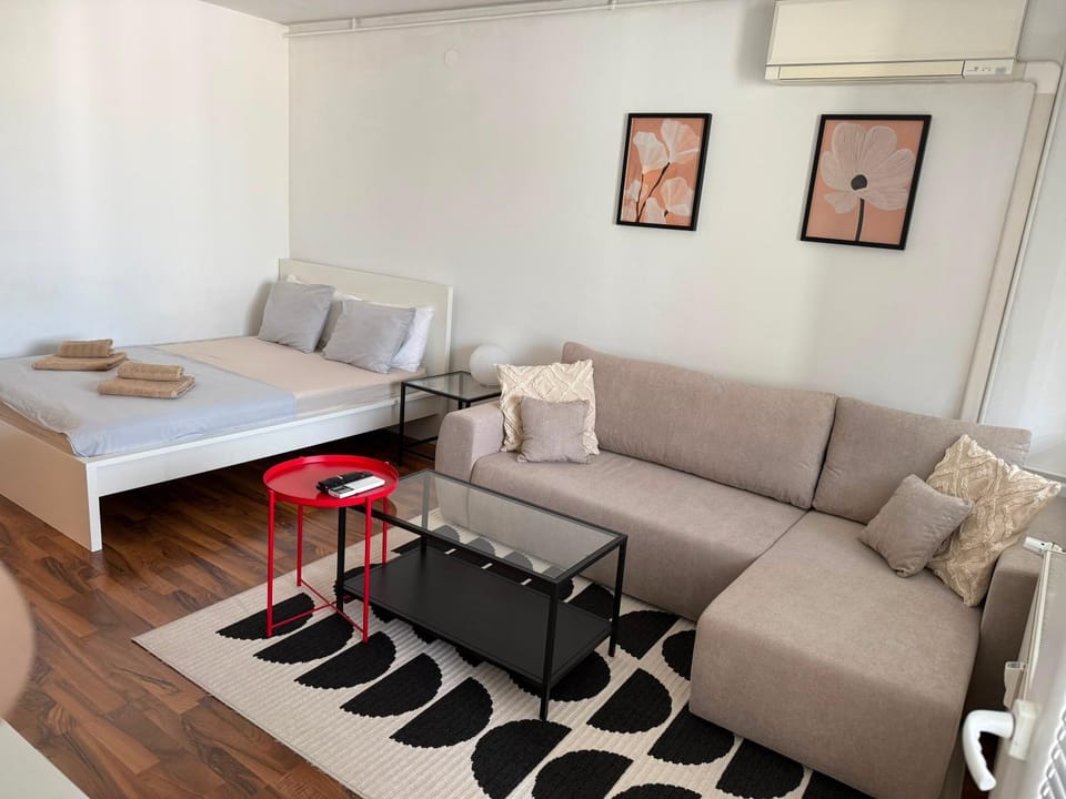 Bed, Living room