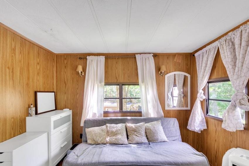 Pocono 3Bedroom House Near Lake & Pool Campground/ 
RV Resort in Pocono Mountains
