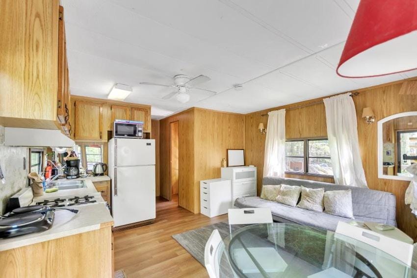 Pocono 3Bedroom House Near Lake & Pool Campground/ 
RV Resort in Pocono Mountains
