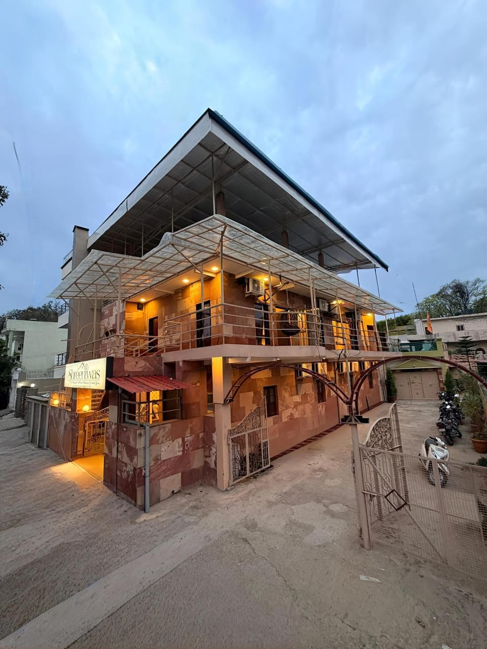 Facade/entrance, Balcony/Terrace