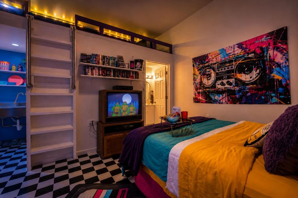 Retro Loft Getaway | 80s, 90s & Farm Vibes Apartment in Hot Springs