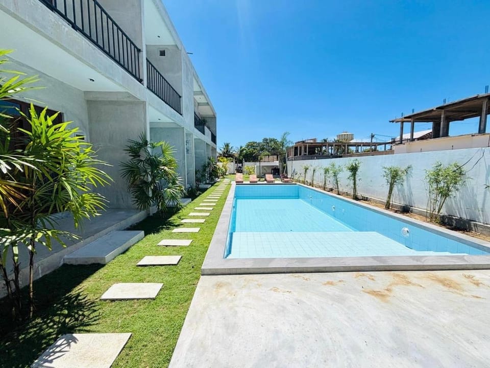 Property building, Day, Pool view, Swimming pool, sunbed