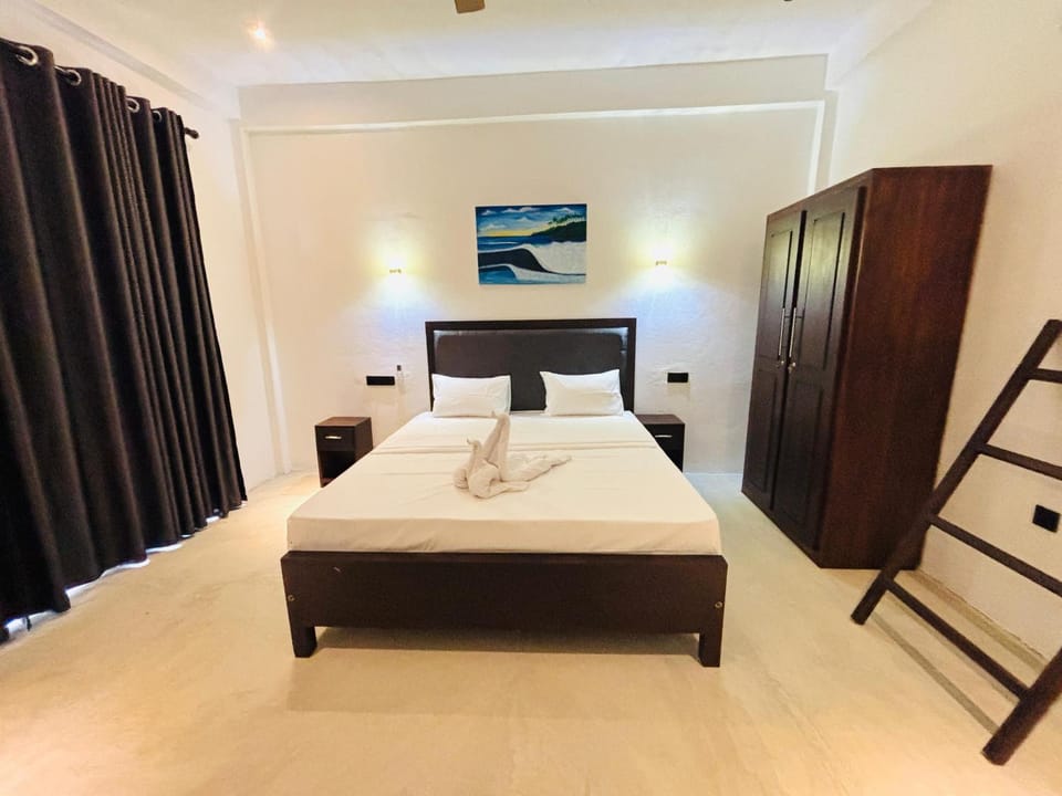 Bed, Bedroom, locker, towels